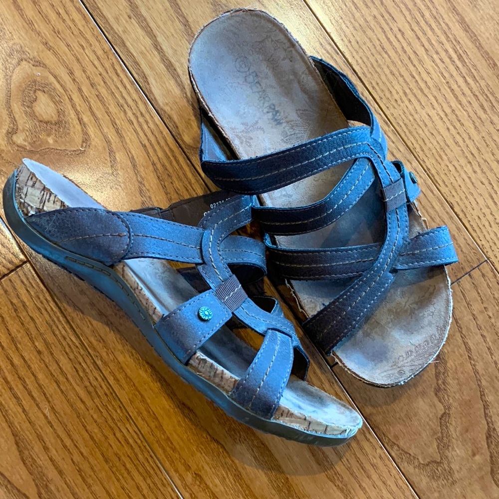 Bearpaw sandals size 9